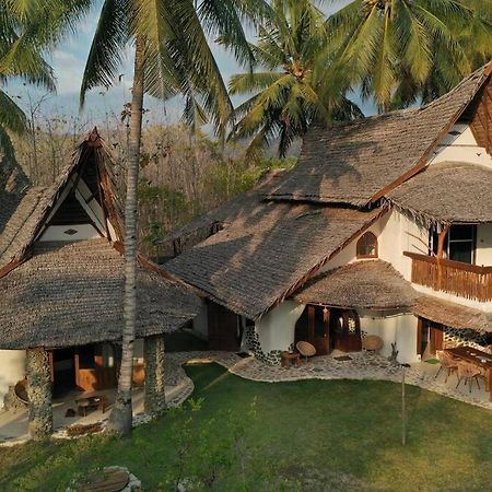 Beach-Front Sumbawa Surf House Lemonga Εξωτερικό φωτογραφία