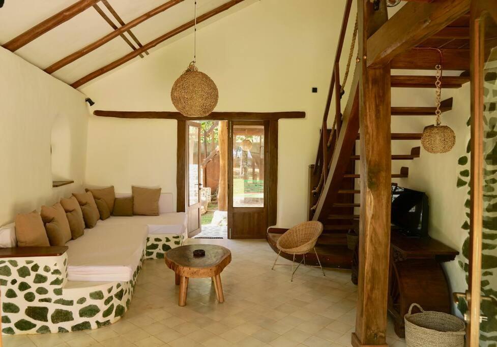 Beach-Front Sumbawa Surf House Lemonga Εξωτερικό φωτογραφία