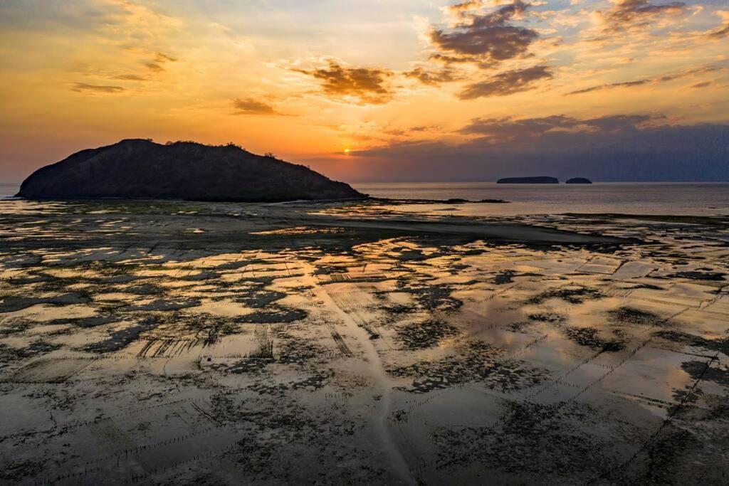 Beach-Front Sumbawa Surf House Lemonga Εξωτερικό φωτογραφία